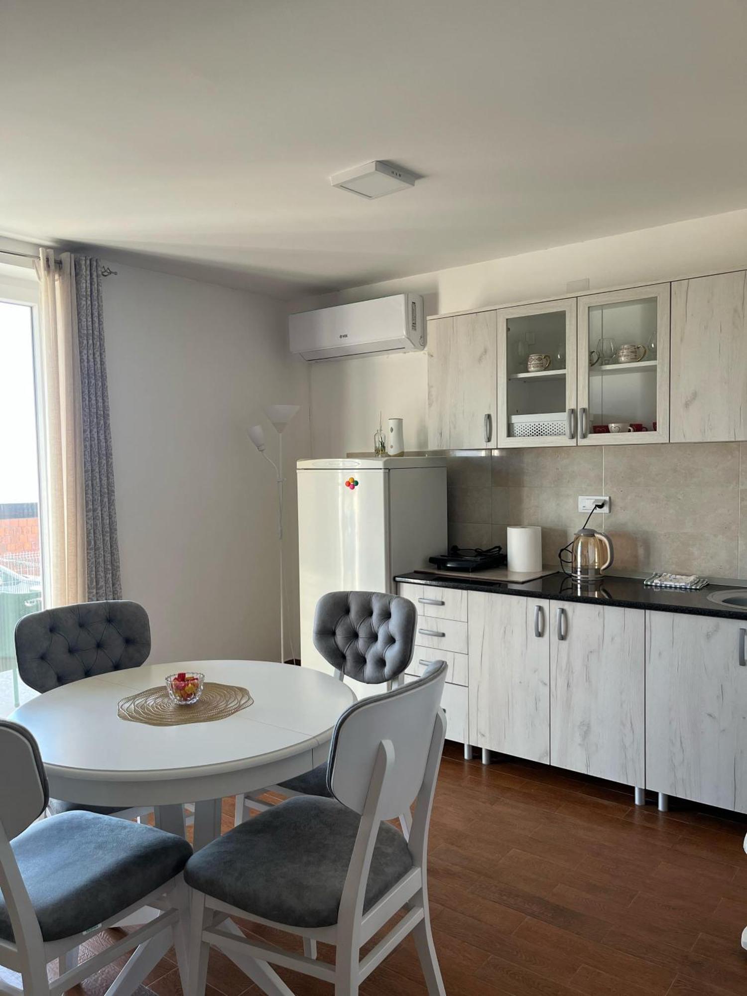 Surcin Apartment Ledine Экстерьер фото
